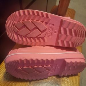 Children size 12 snowboot